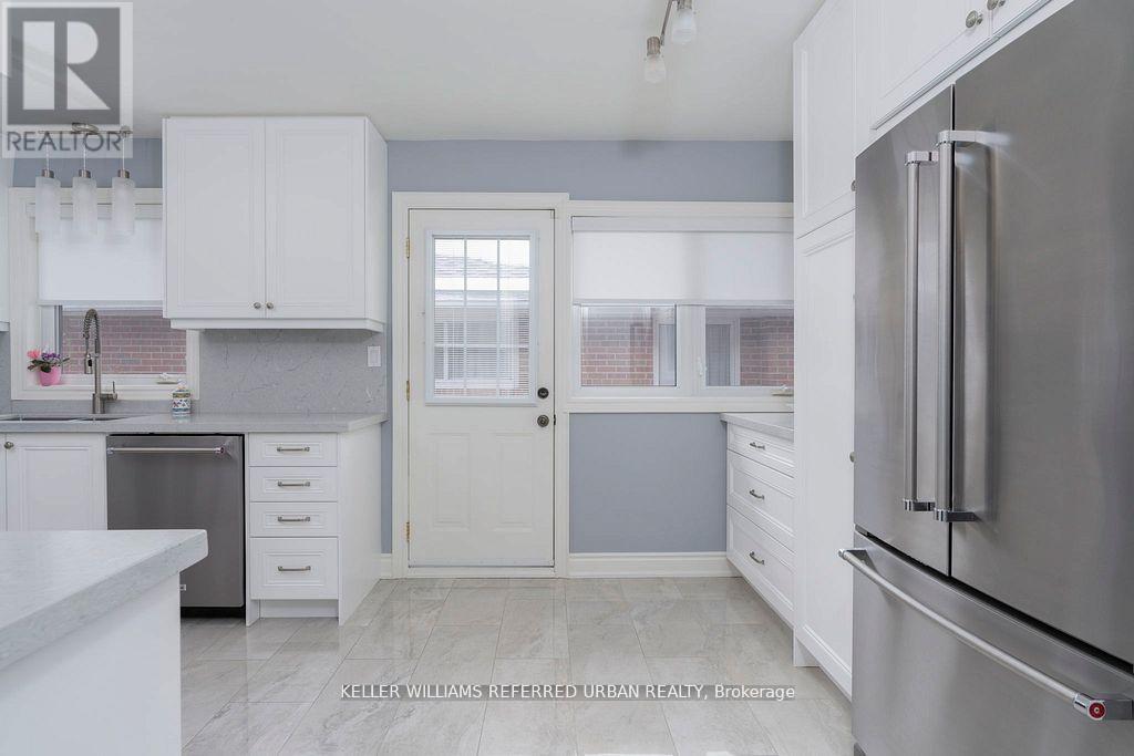 1 Rowse Crescent, Toronto (Kingsview Village-The Westway), Ontario  M9P 3L4 - Photo 15 - W12112648
