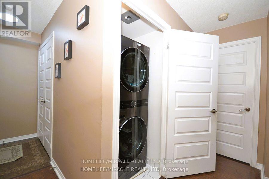 709 - 215 Queen Street E, Brampton (Queen Street Corridor), Ontario  L7A 0C4 - Photo 10 - W12112704