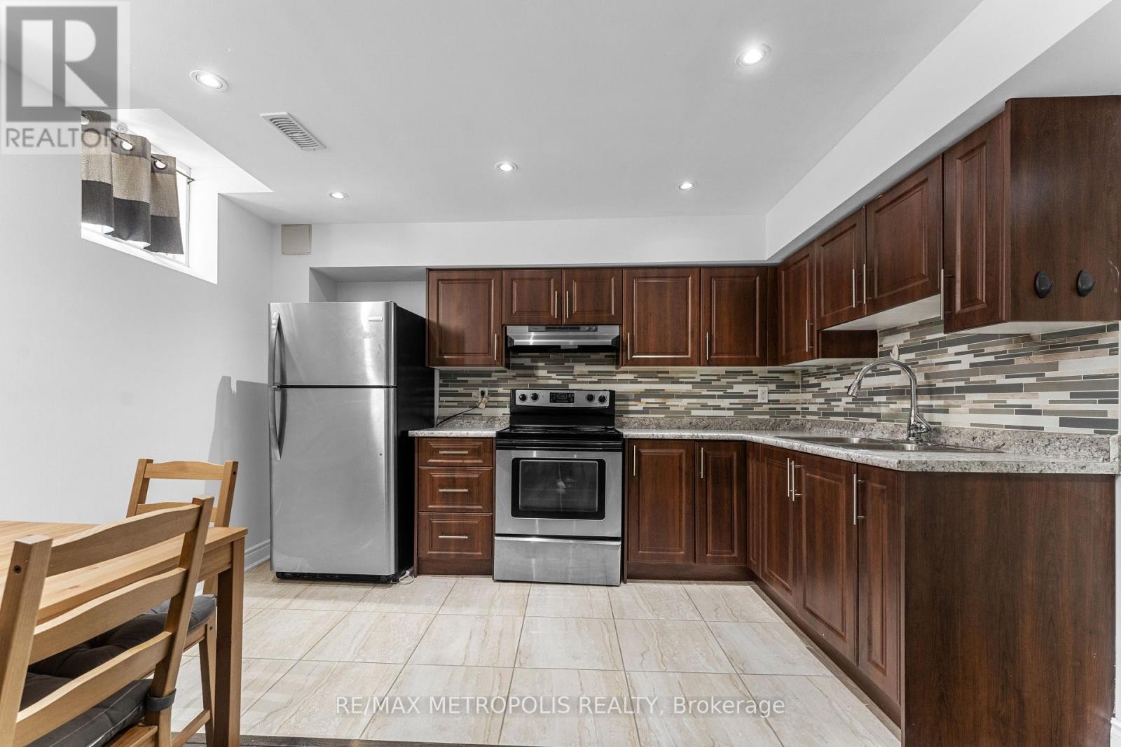 Bsmt - 15 Tribune Drive, Brampton, Ontario  L7A 0G2 - Photo 2 - W12112721