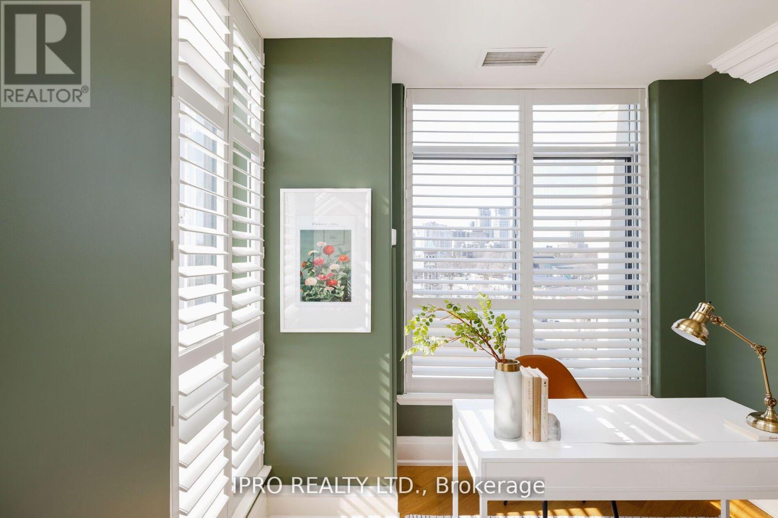 Ph 604 - 935 Royal York Road, Toronto, Ontario  M8Y 4H1 - Photo 15 - W12112869