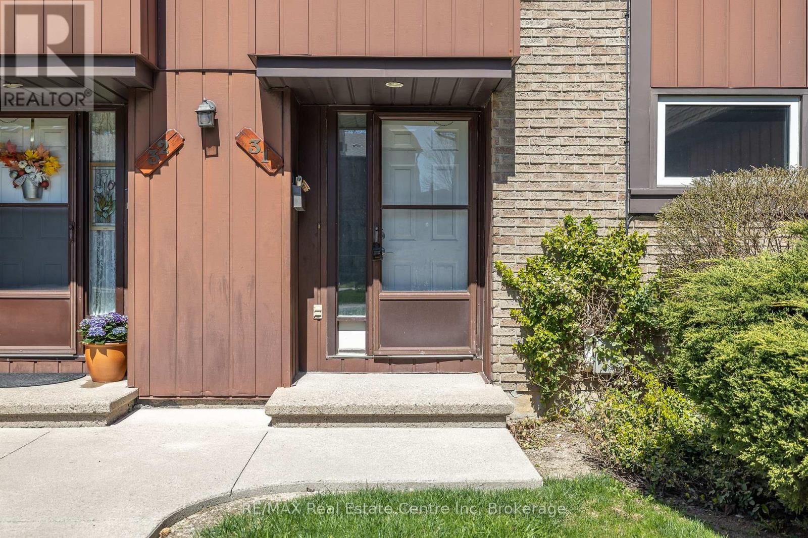 Property at 31 - 539 WILLOW ROAD image 2