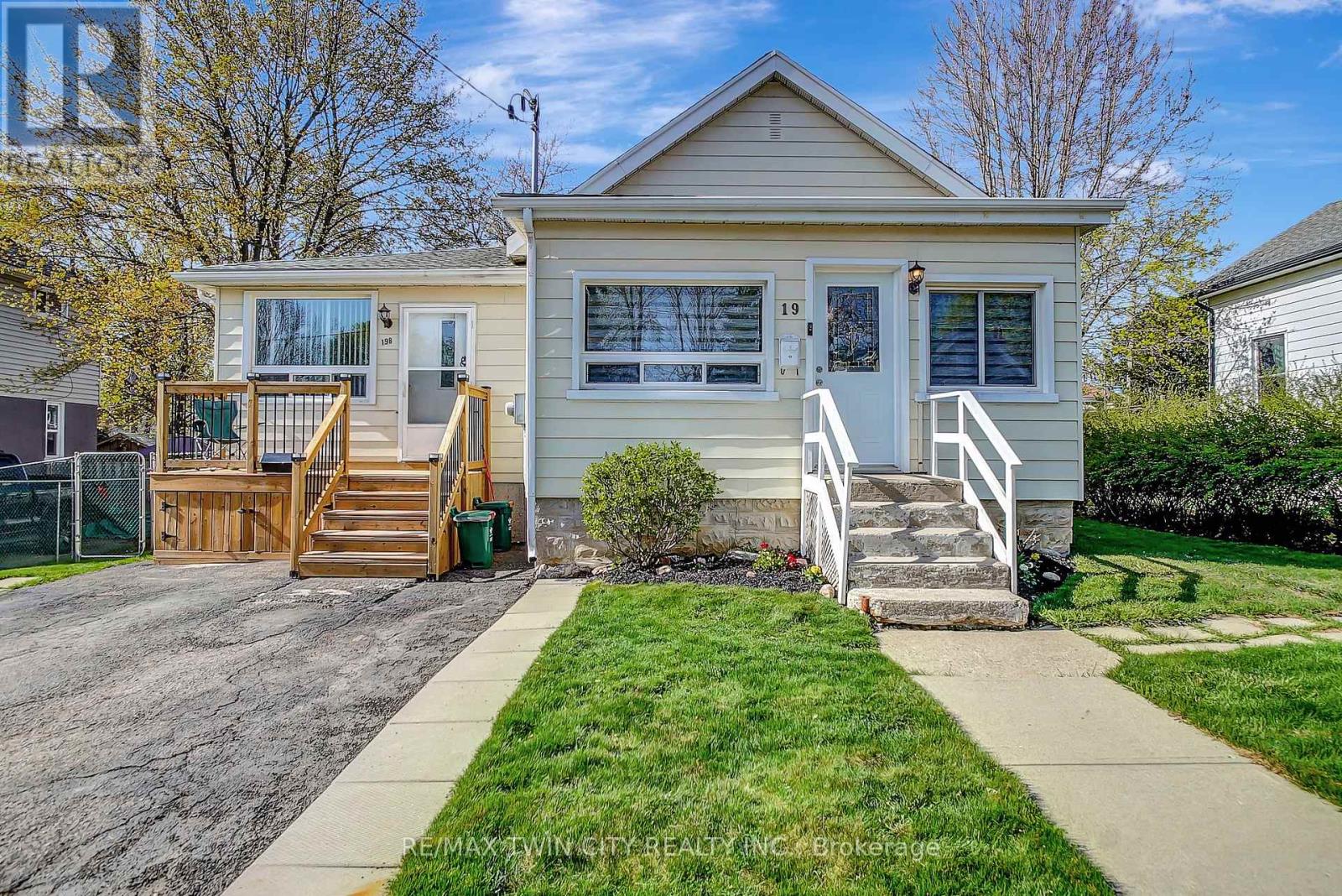 19 Waterside Avenue, Cambridge, Ontario  N1R 1E8 - Photo 1 - X12112649