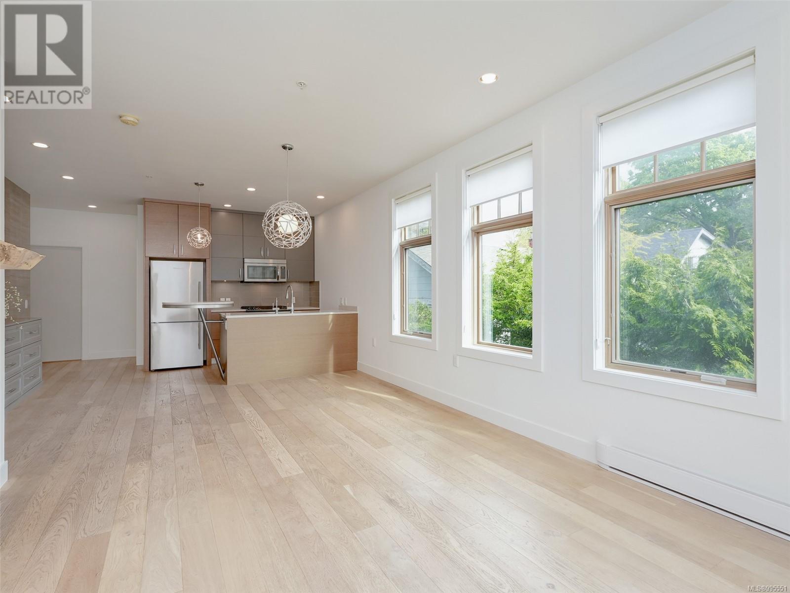 Property at 203 2580 Penrhyn St image 5
