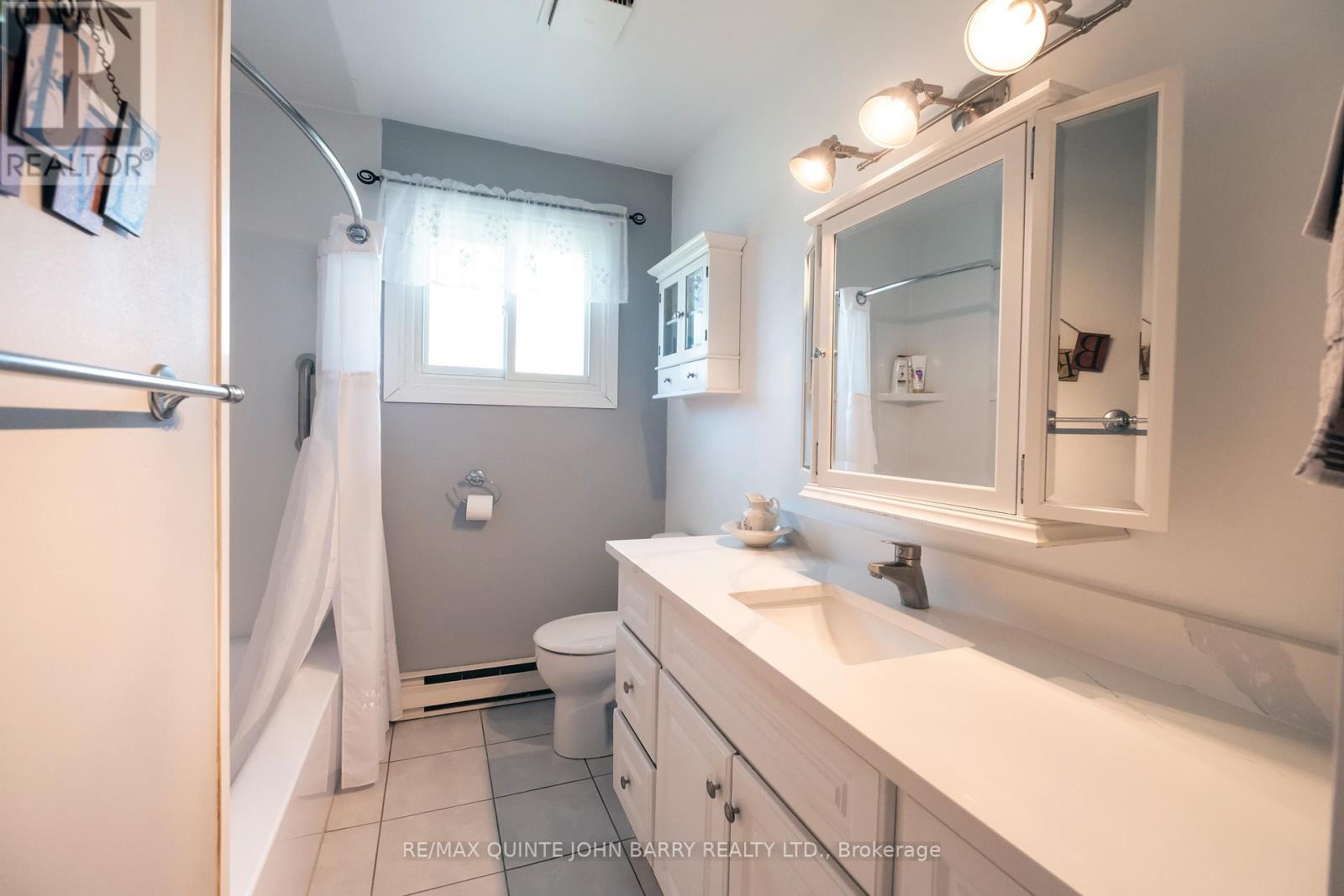 64 Ireland Drive, Quinte West, Ontario  K8V 5X3 - Photo 27 - X12112790