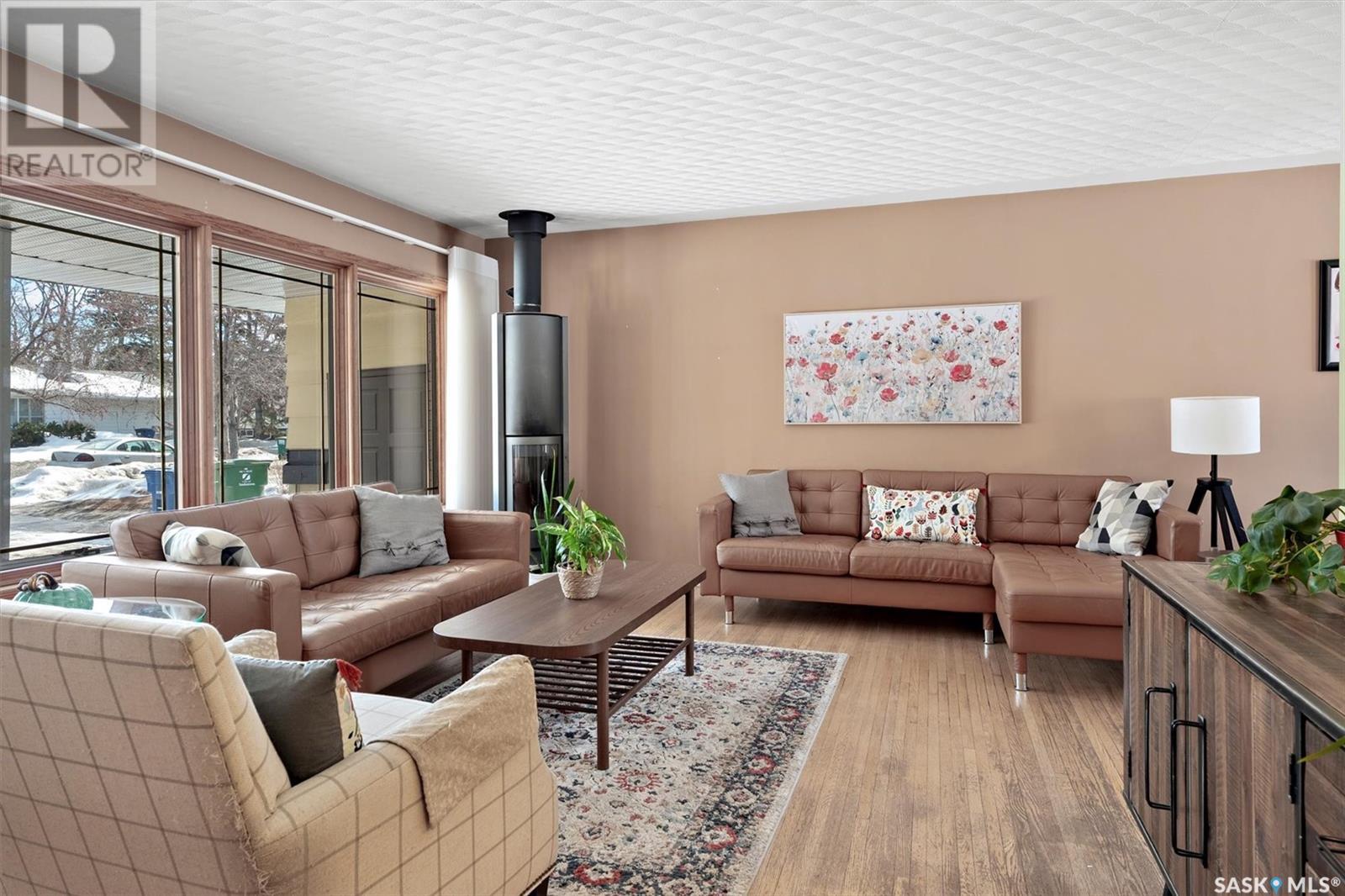 Property at 518 Bate CRESCENT image 3