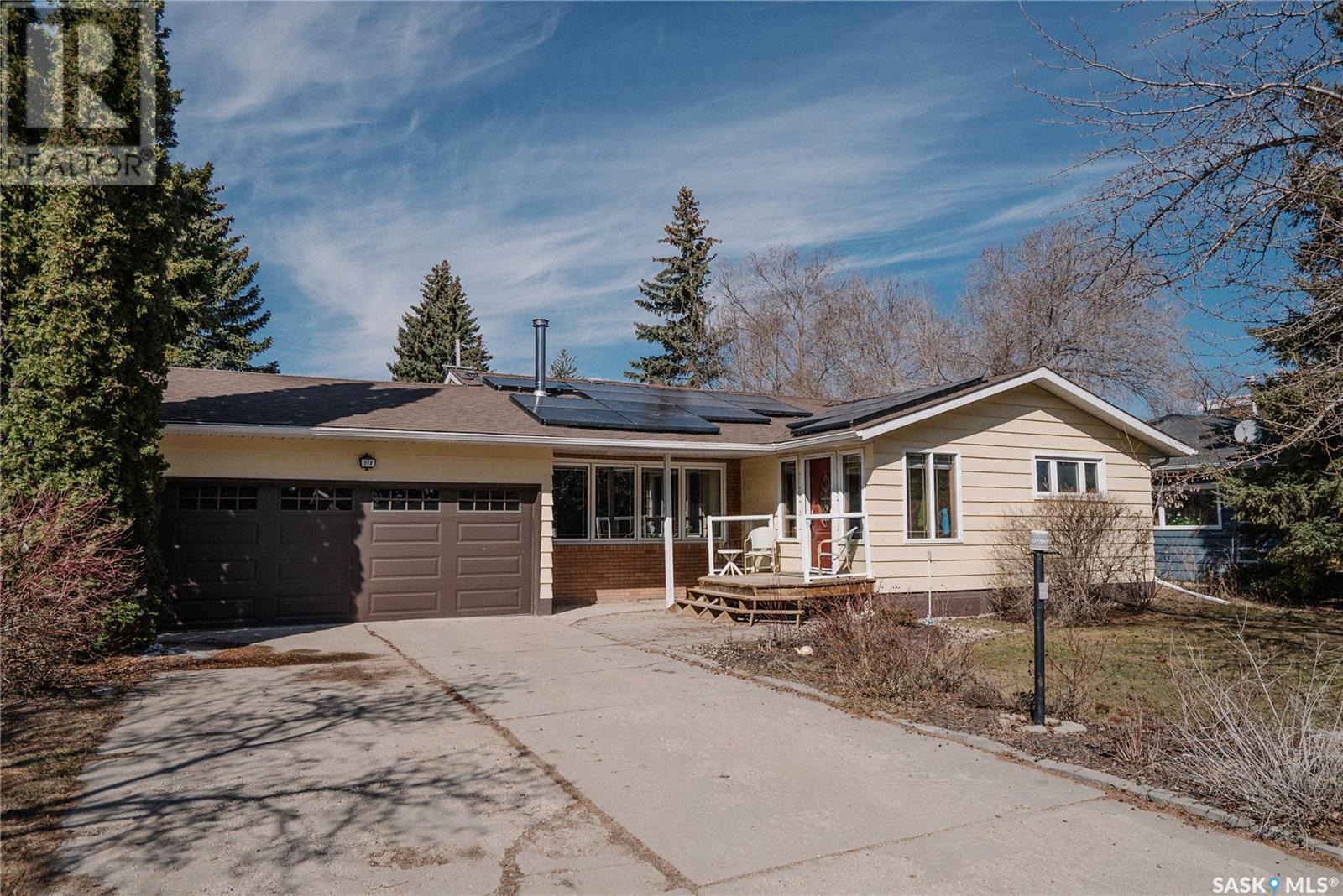 Property at 518 Bate CRESCENT image 1