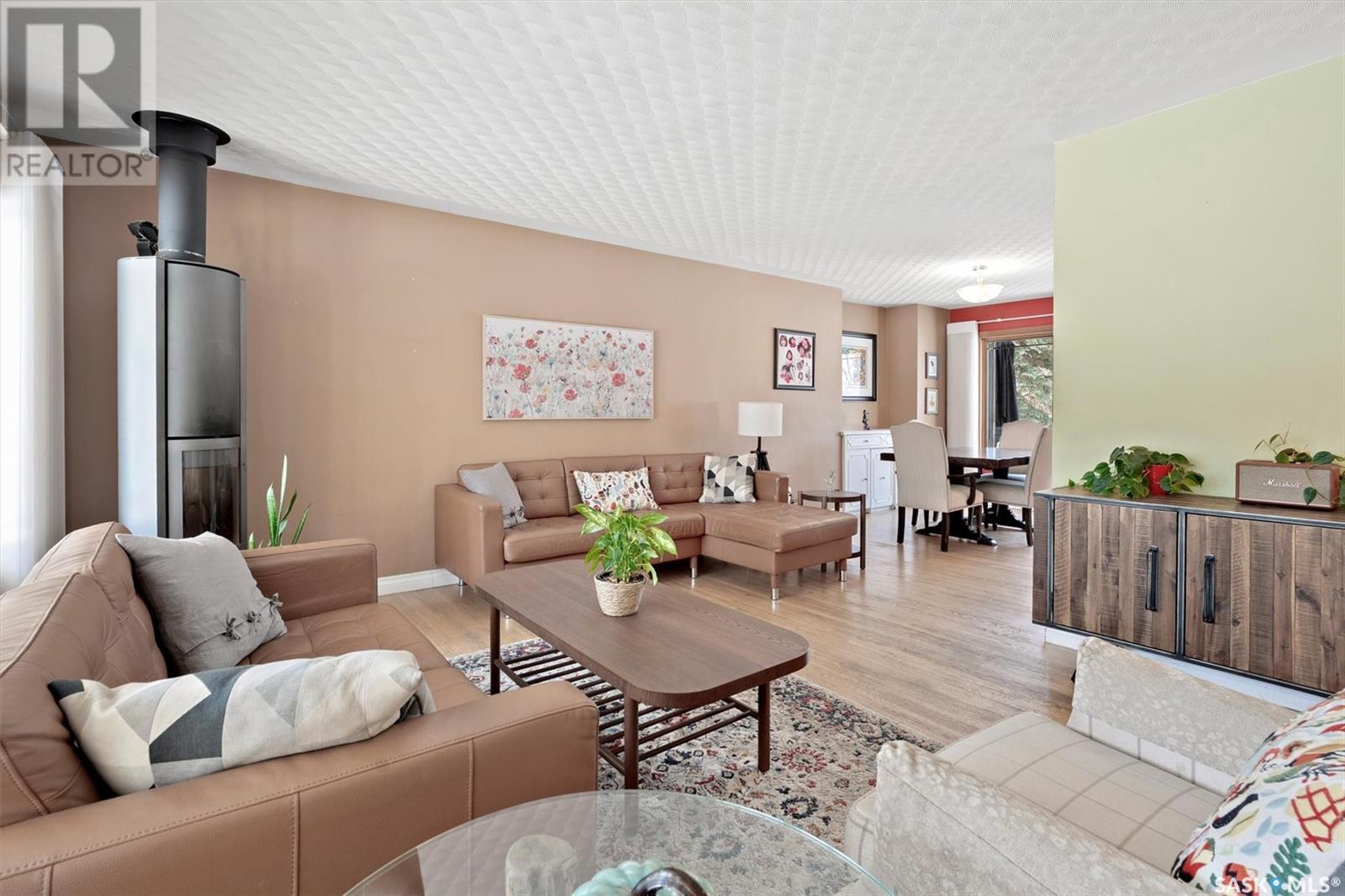 Property at 518 Bate CRESCENT image 4