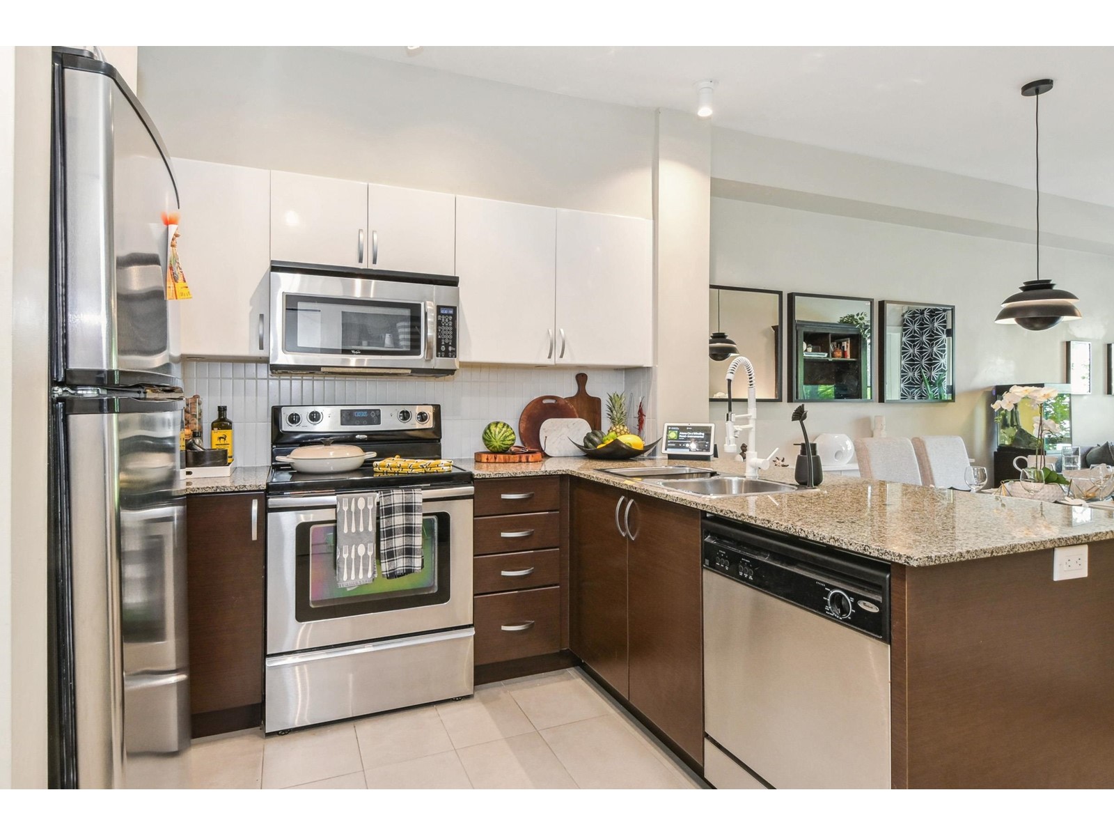106 13789 107a Avenue, Surrey, British Columbia  V3T 0B8 - Photo 2 - R2988141