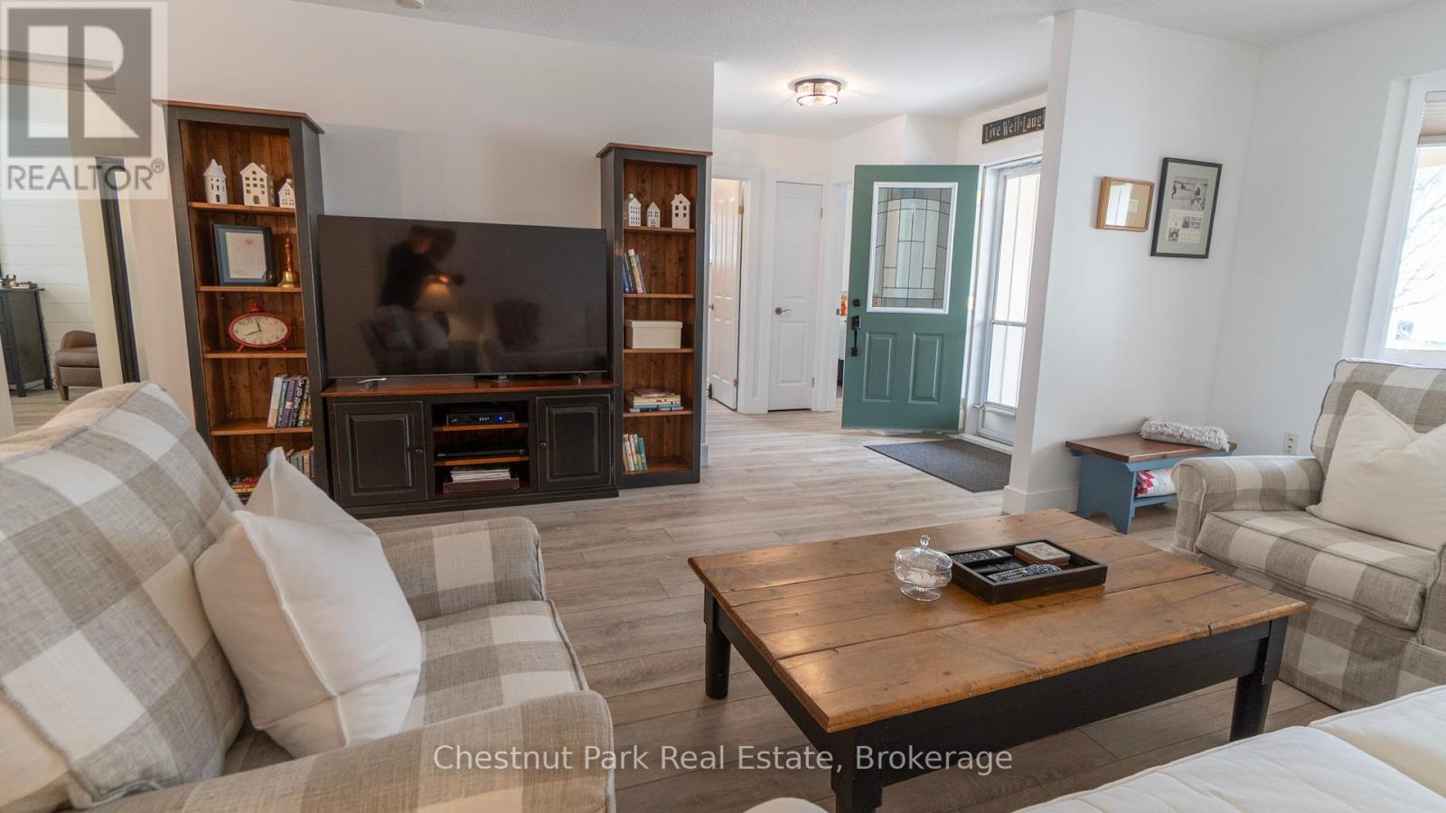 100 Hedgewood Lane, Gravenhurst, Ontario P1P 1Z4 - Photo 2 - X12112825