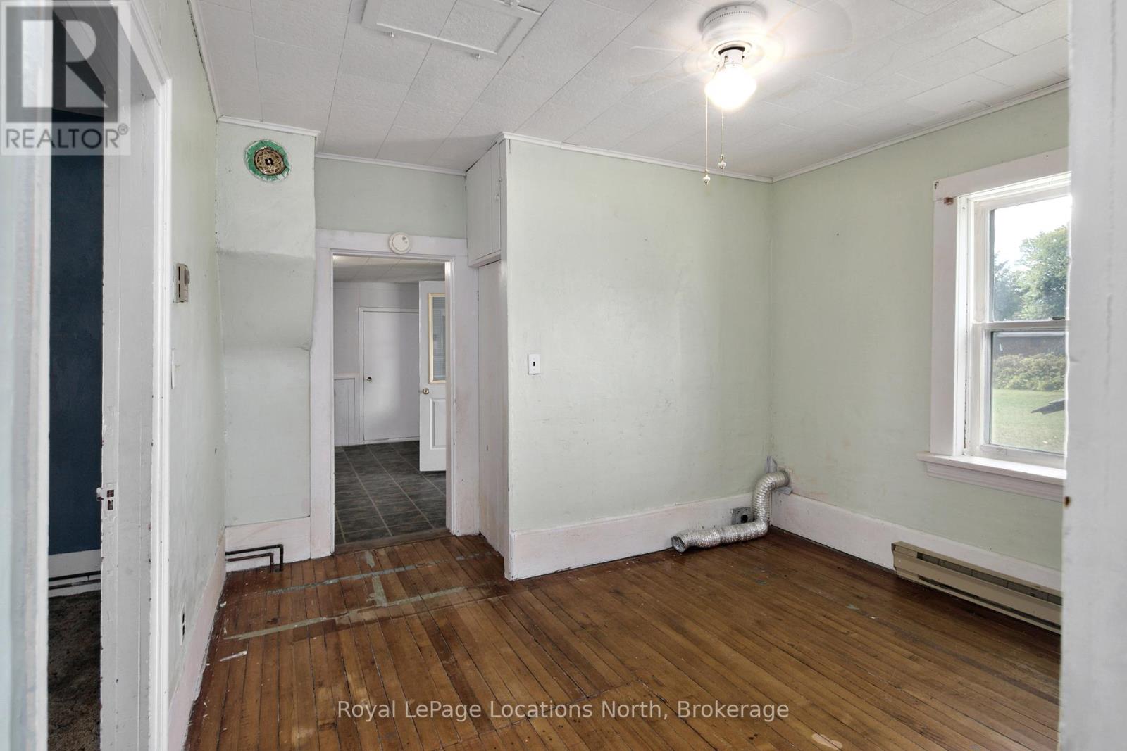 203 Queen Street W, South Bruce Peninsula, Ontario  N0H 1P0 - Photo 11 - X12112873
