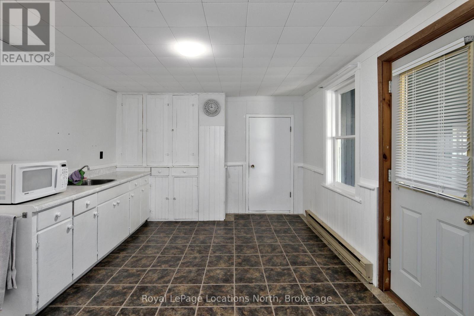 203 Queen Street W, South Bruce Peninsula, Ontario  N0H 1P0 - Photo 9 - X12112873