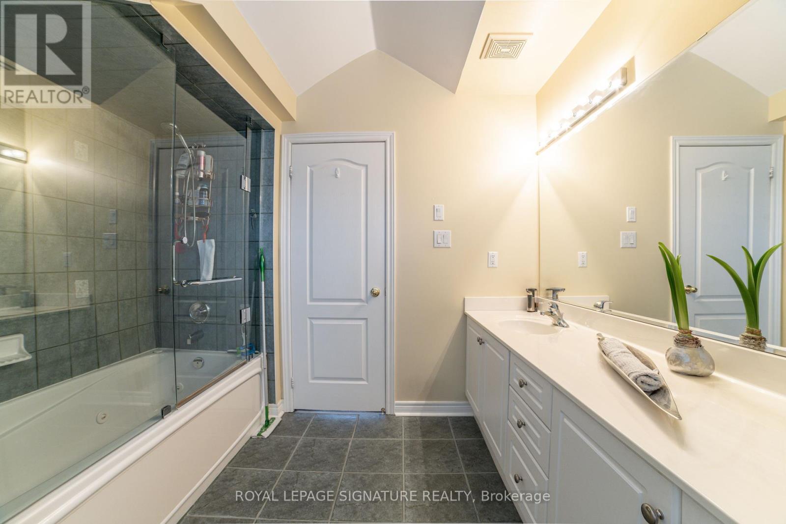 49 San Remo Terrace, Toronto, Ontario  M8Z 6C6 - Photo 14 - W12077290