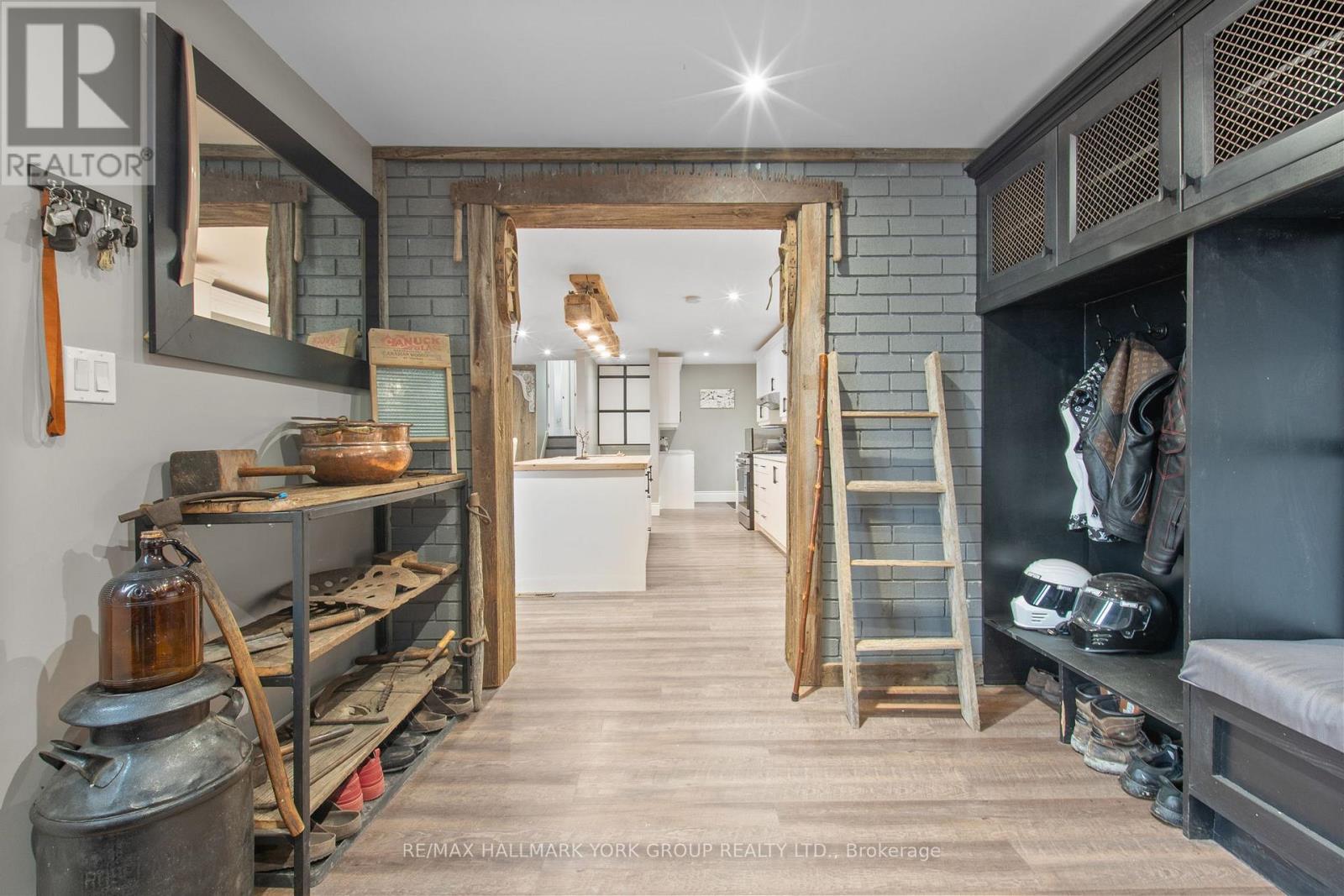Property at 24115 THORAH PARK BOULEVARD image 4