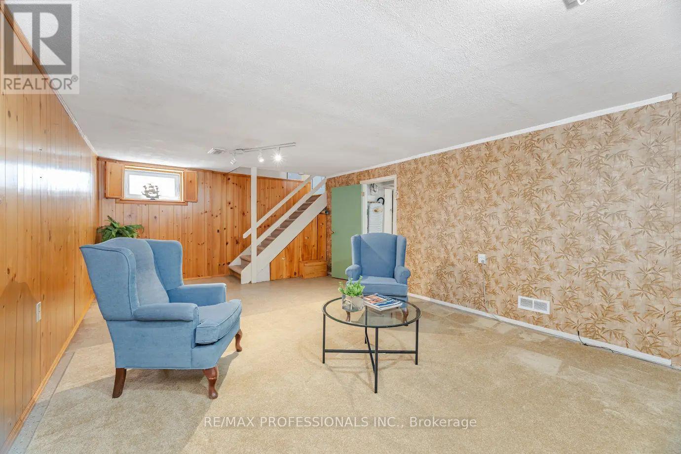 77 Bedford Park Avenue, Richmond Hill (Crosby), Ontario  L4C 2N9 - Photo 24 - N12112836