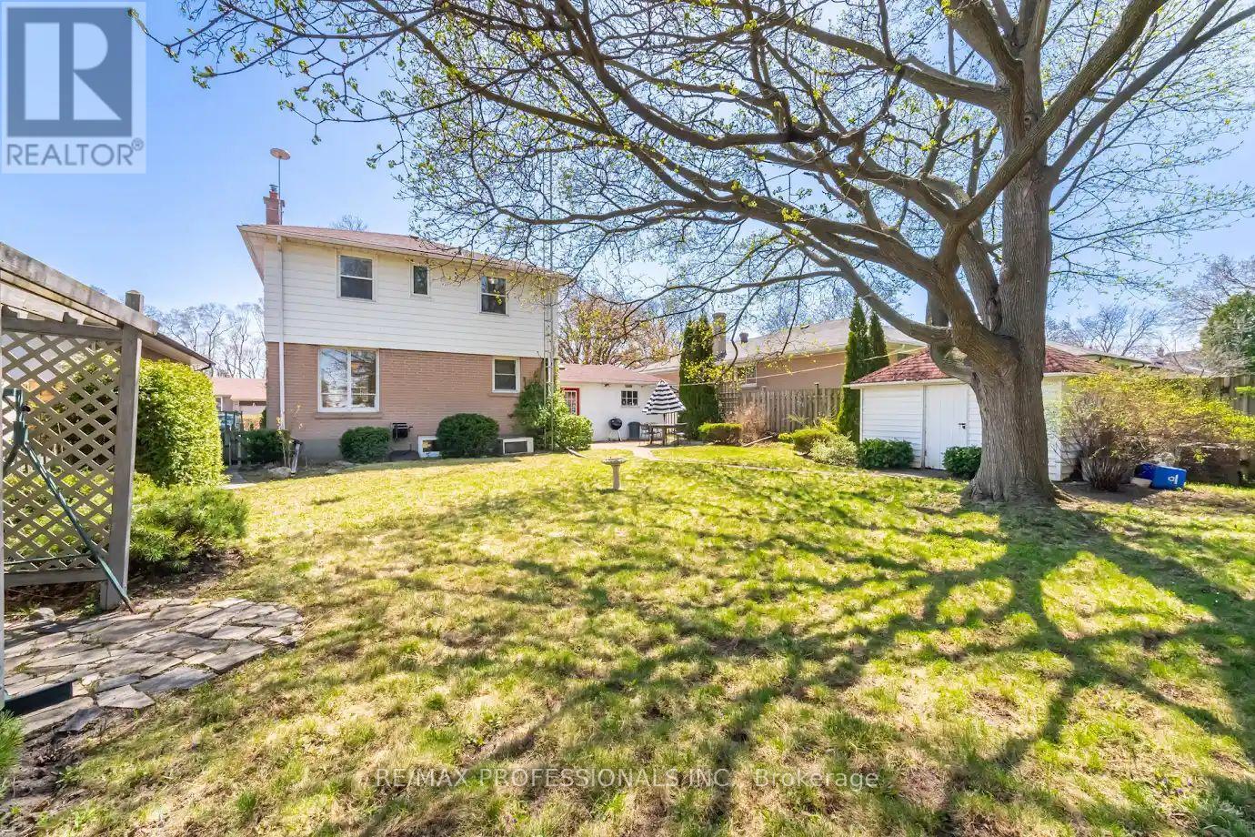 77 Bedford Park Avenue, Richmond Hill, Ontario  L4C 2N9 - Photo 36 - N12112836