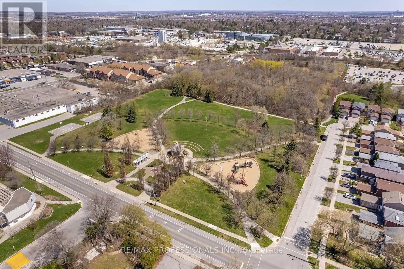 77 Bedford Park Avenue, Richmond Hill (Crosby), Ontario  L4C 2N9 - Photo 42 - N12112836