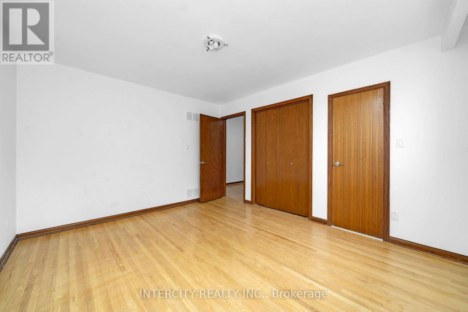 19 Patricia Drive, King, Ontario  L7B 1H5 - Photo 17 - N12112945