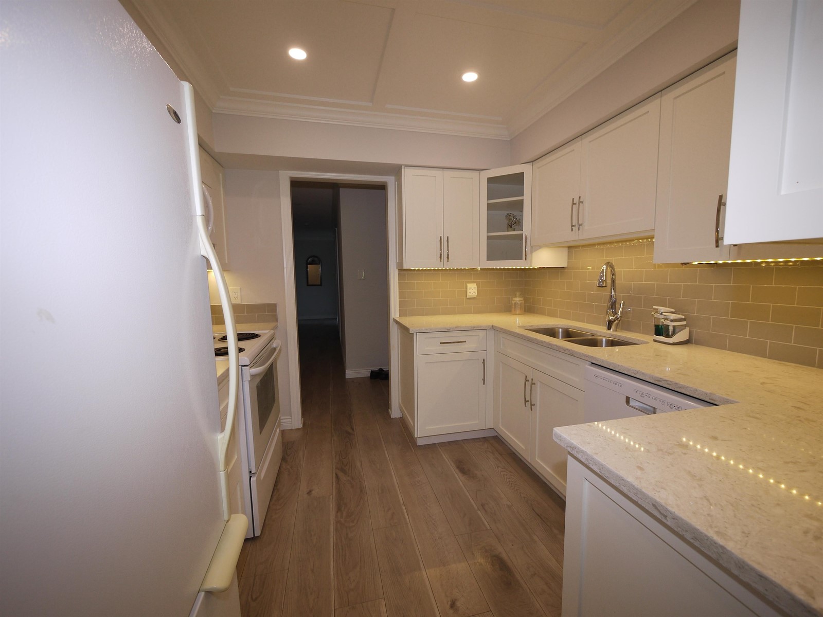 Property at 404 32110 TIMS AVENUE image 3