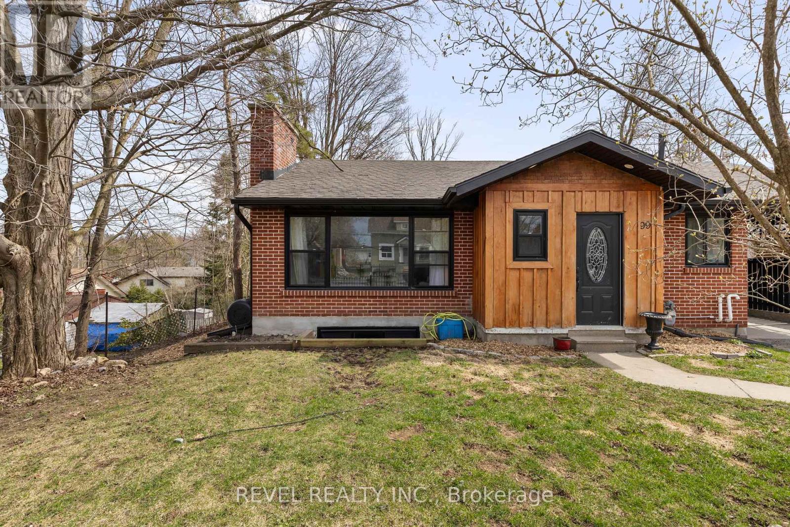 Property at 99 WELLINGTON STREET E image 2