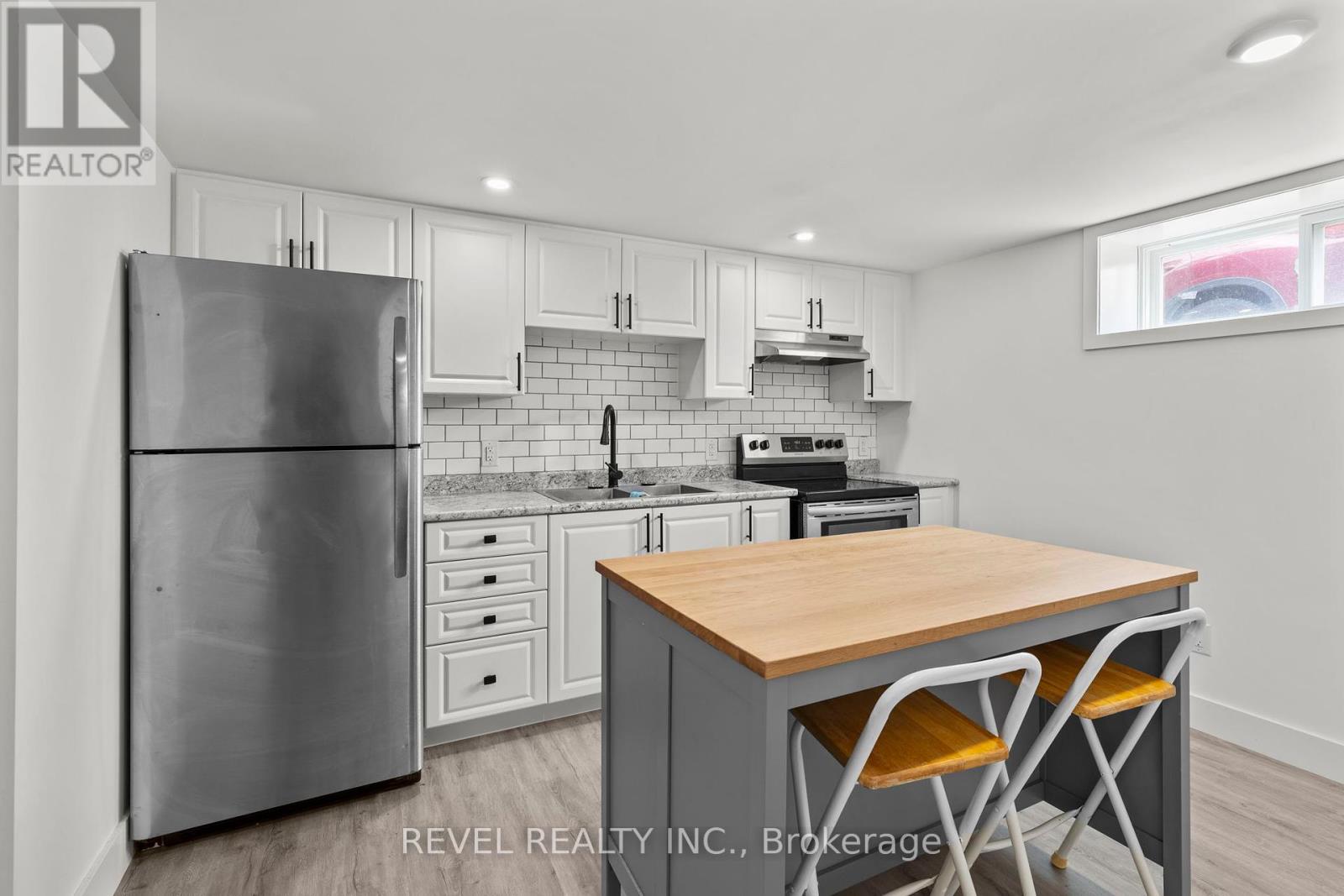 99 Wellington Street E, Barrie, Ontario  L4M 2C6 - Photo 29 - S12112856