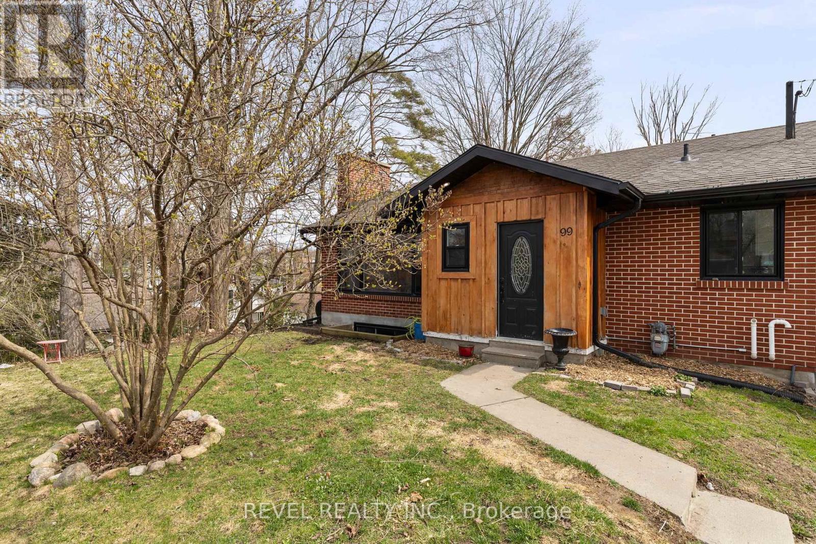 Property at 99 WELLINGTON STREET E image 3