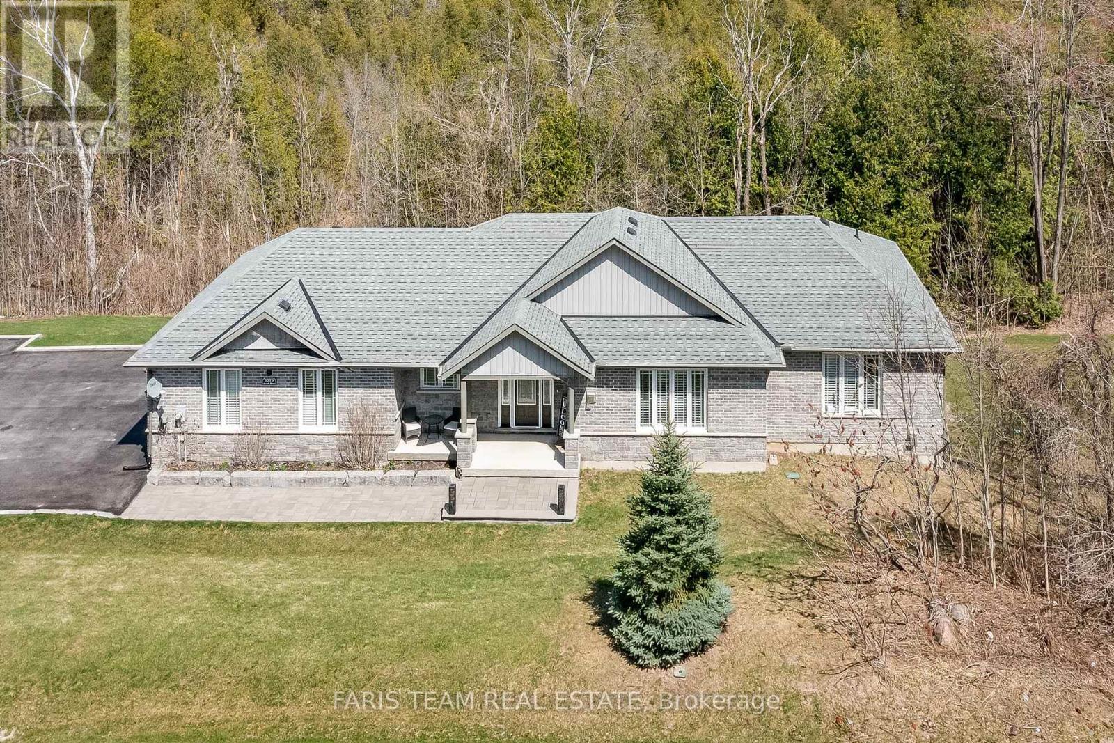 Property at 3375 LINE 6 N image 1