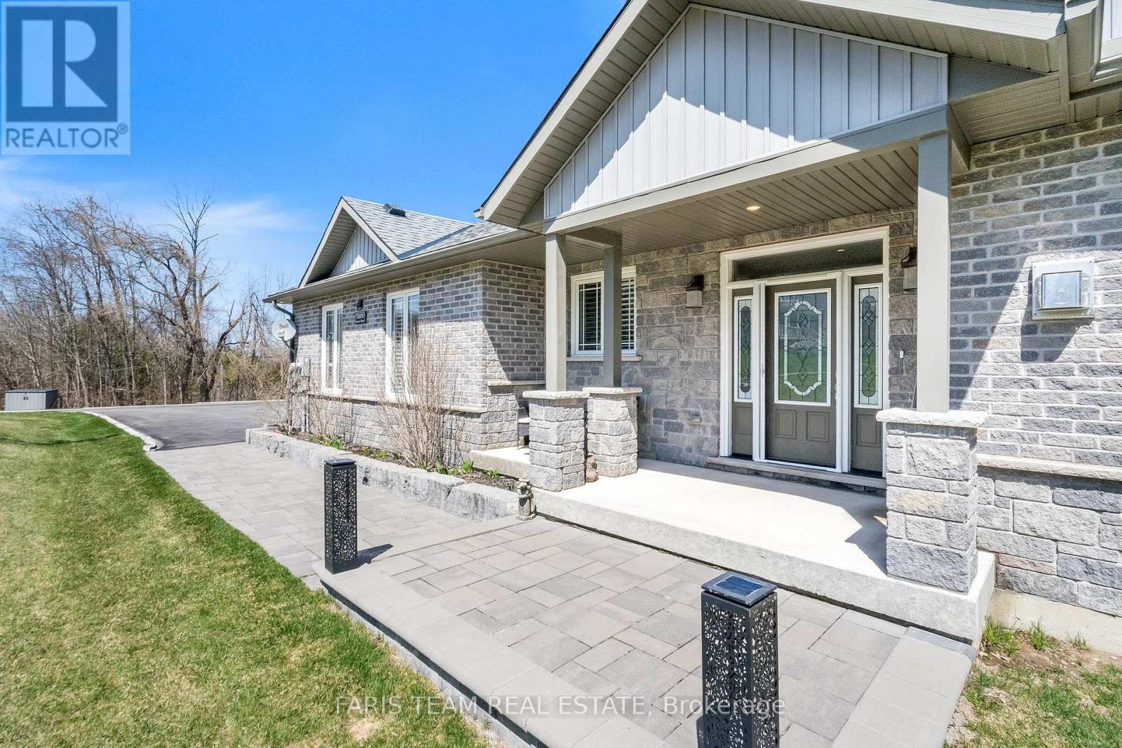 Property at 3375 LINE 6 N image 2