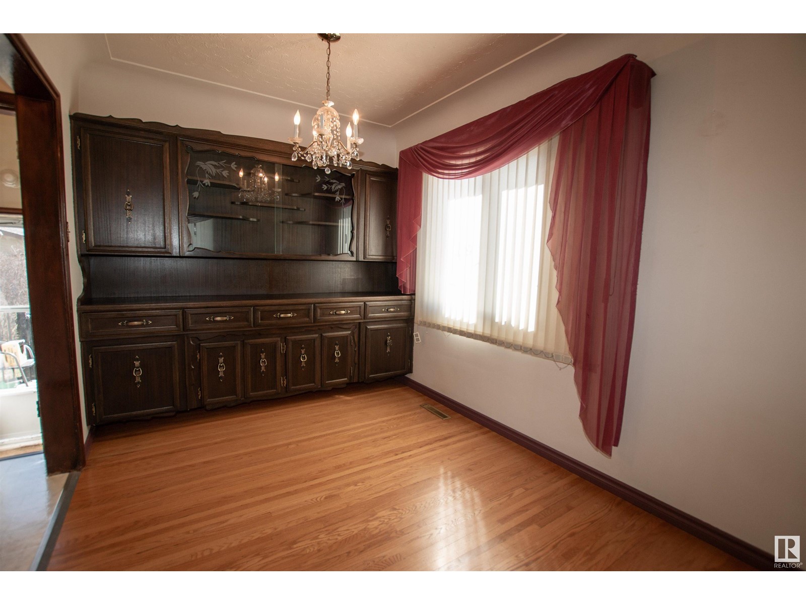 Property at 13123 85 ST NW image 4