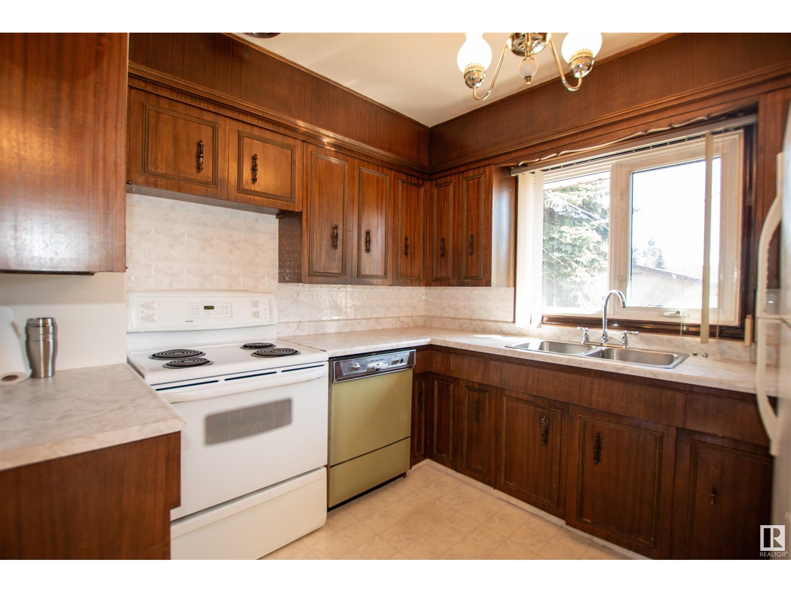 Property at 13123 85 ST NW image 5