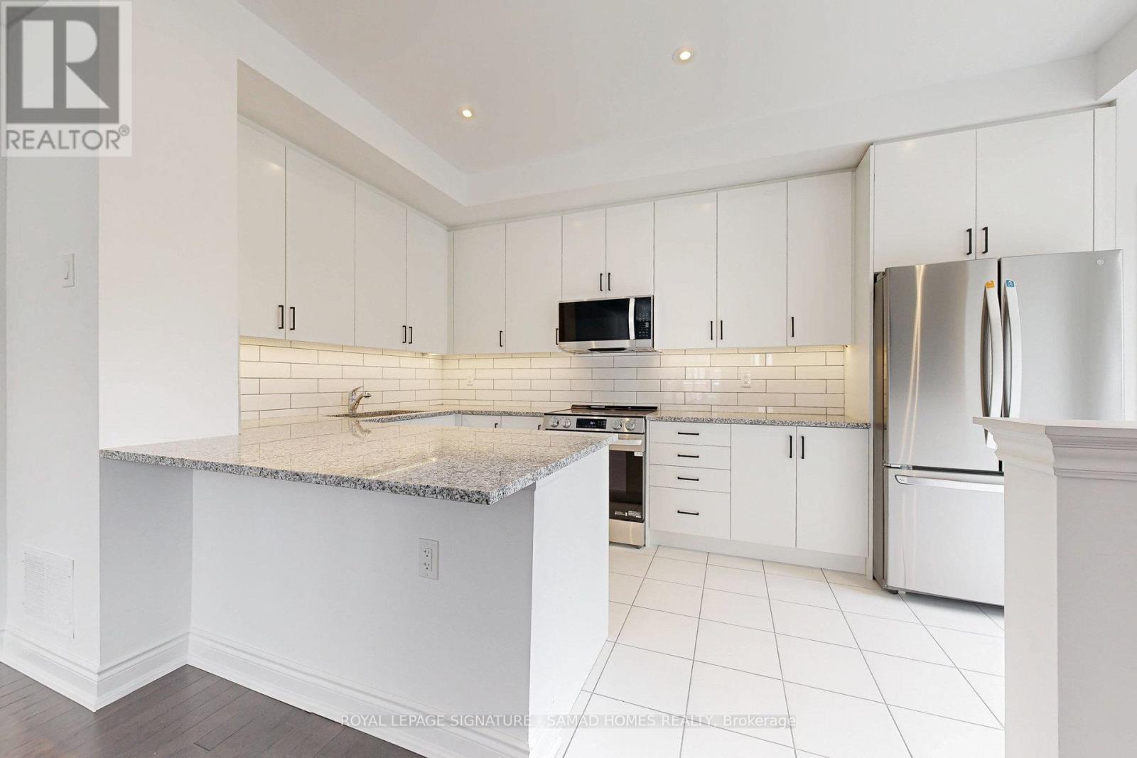 155 - 55 Lunar Crescent, Mississauga, Ontario  L5M 2R4 - Photo 7 - W12112806