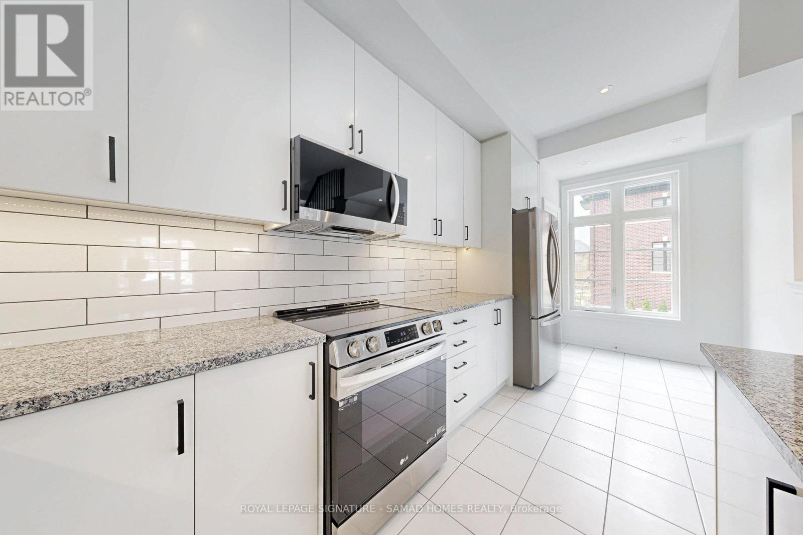 155 - 55 Lunar Crescent, Mississauga, Ontario  L5M 2R4 - Photo 8 - W12112806