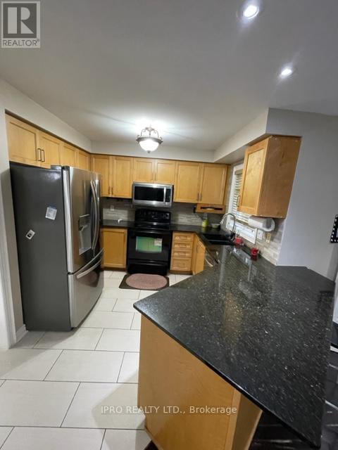 Upper - 3194 World Series Court, Mississauga, Ontario  L5N 7N8 - Photo 10 - W12112808