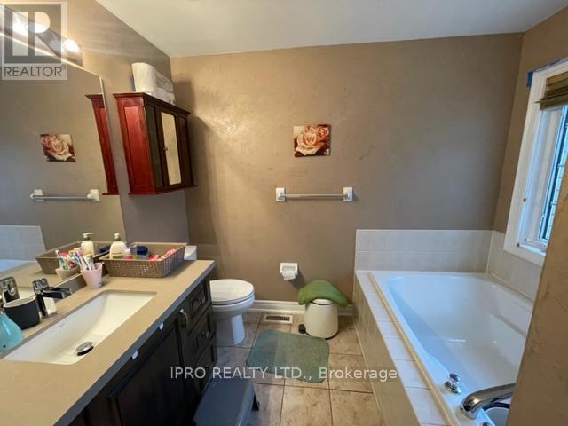 Upper - 3194 World Series Court, Mississauga, Ontario  L5N 7N8 - Photo 16 - W12112808