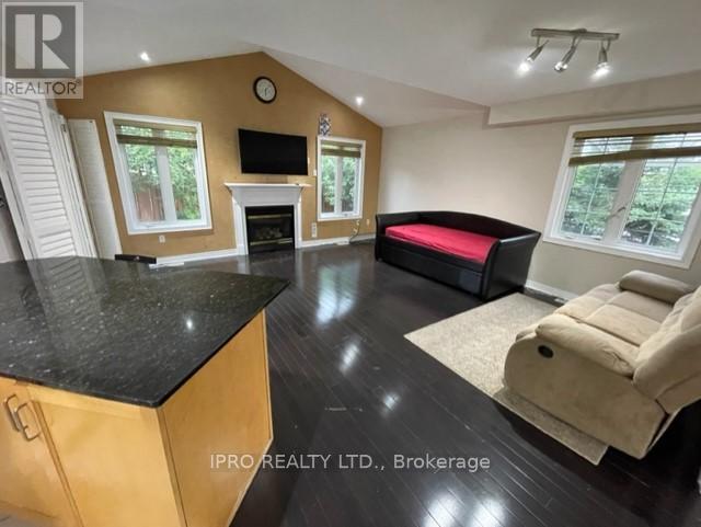 Upper - 3194 World Series Court, Mississauga, Ontario  L5N 7N8 - Photo 6 - W12112808