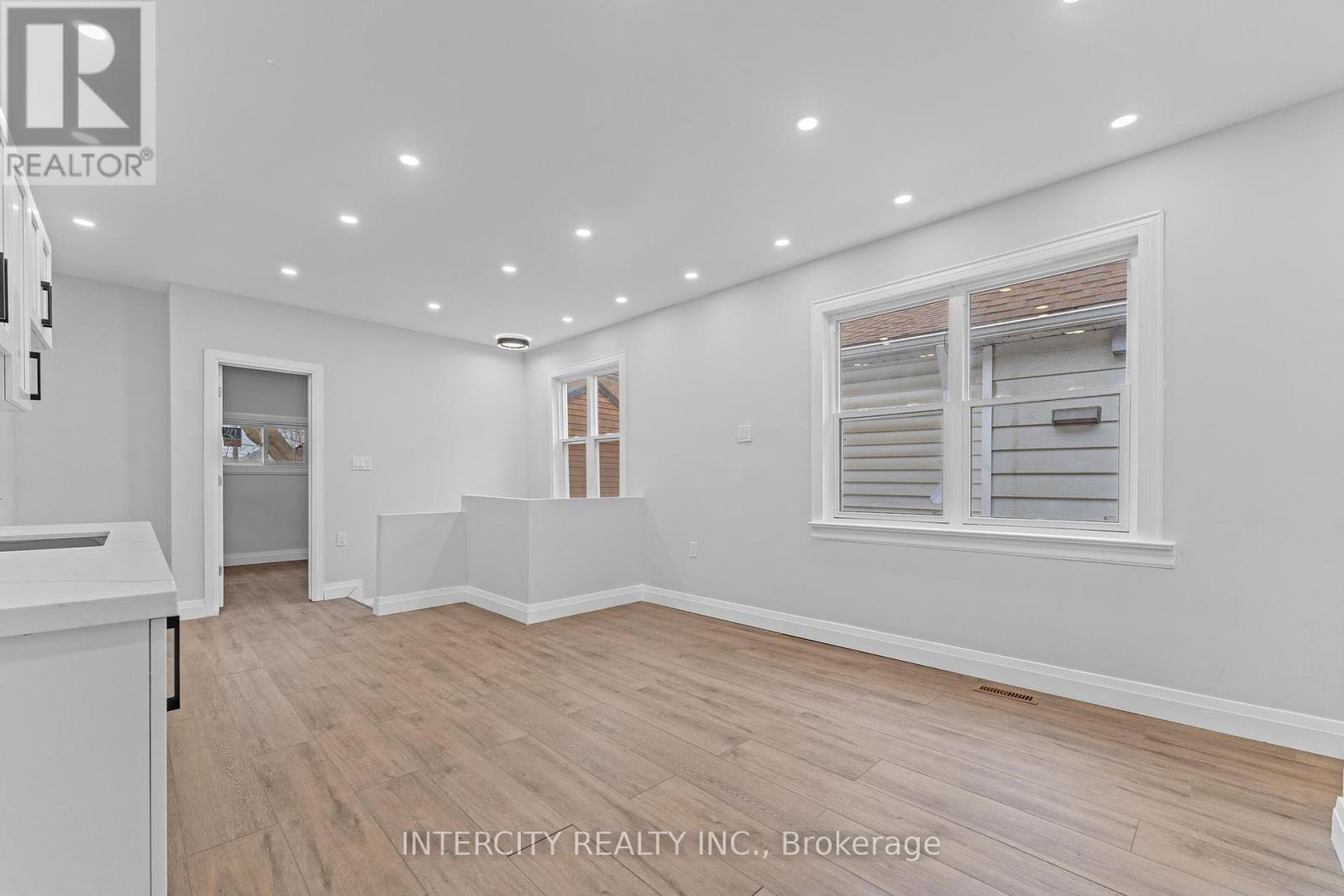 68 Greendale Avenue, Toronto, Ontario  M6N 4P6 - Photo 10 - W12112824