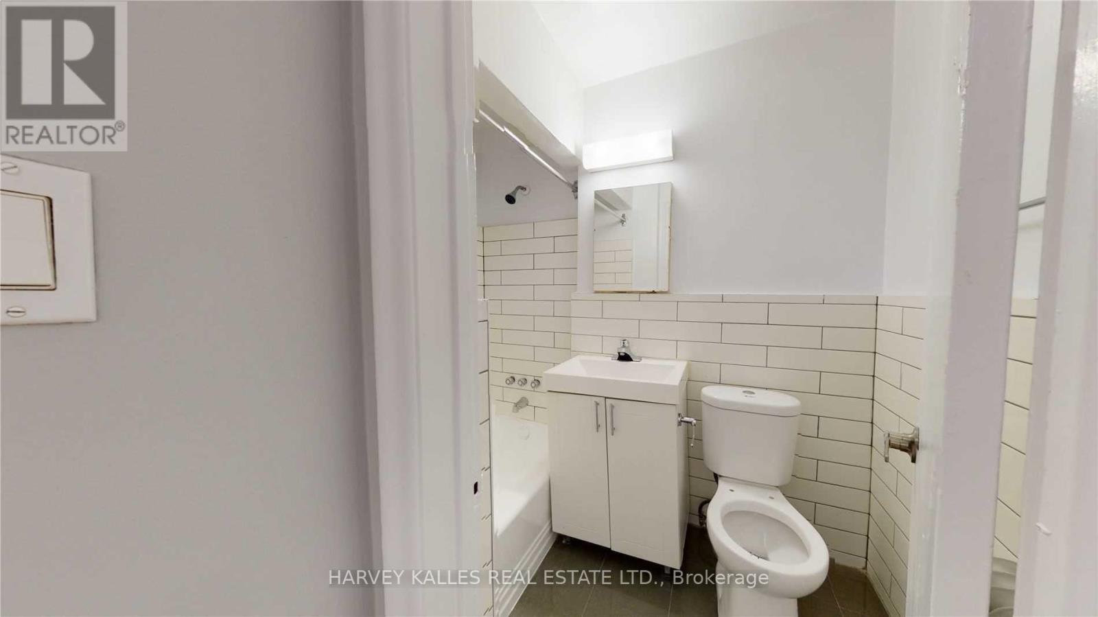 301 - 31 Clearview Heights, Toronto, Ontario  M6M 2A2 - Photo 13 - W12112835