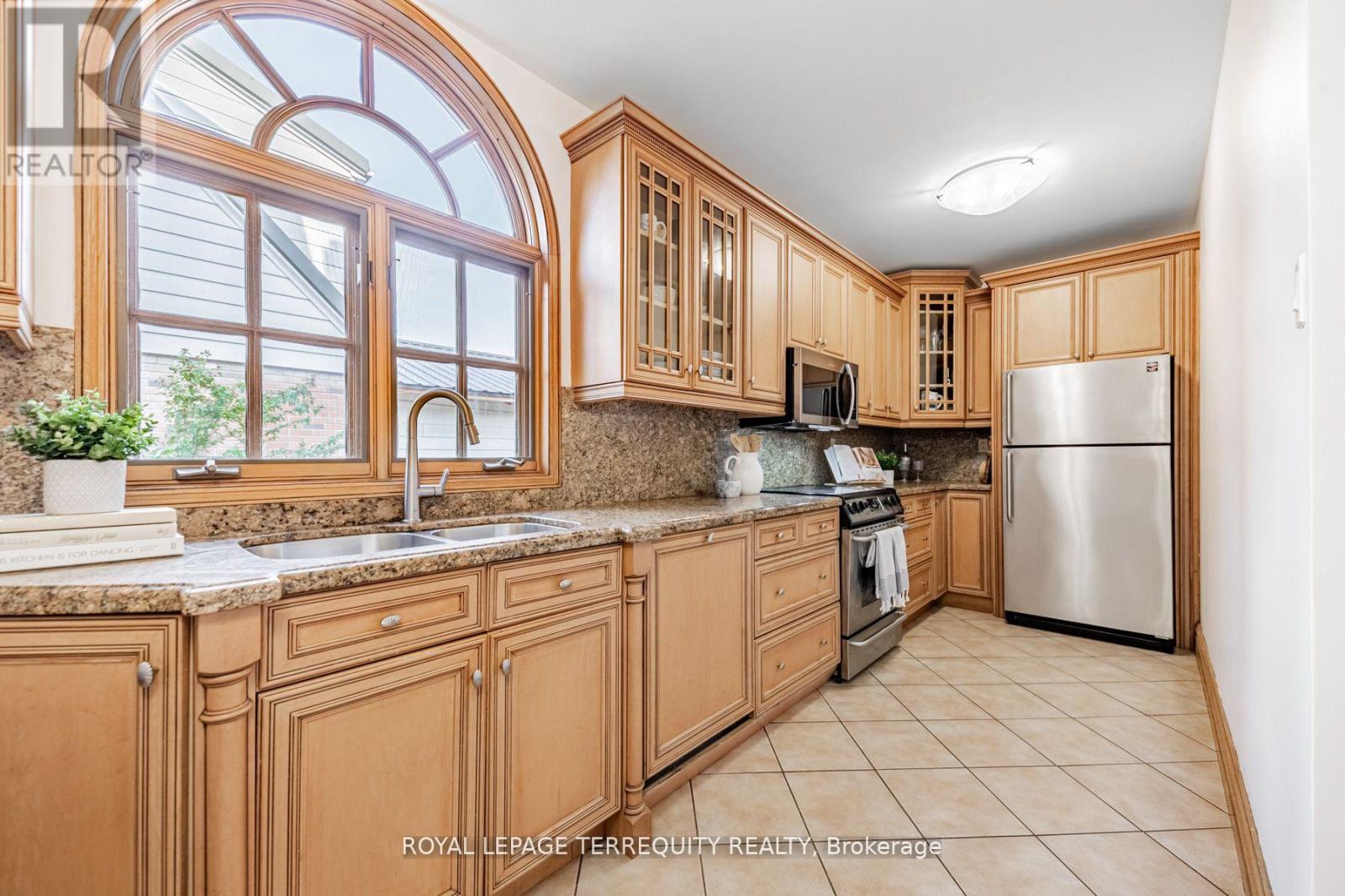 35 Joseph Street, Toronto, Ontario  M9N 2H9 - Photo 10 - W12112909