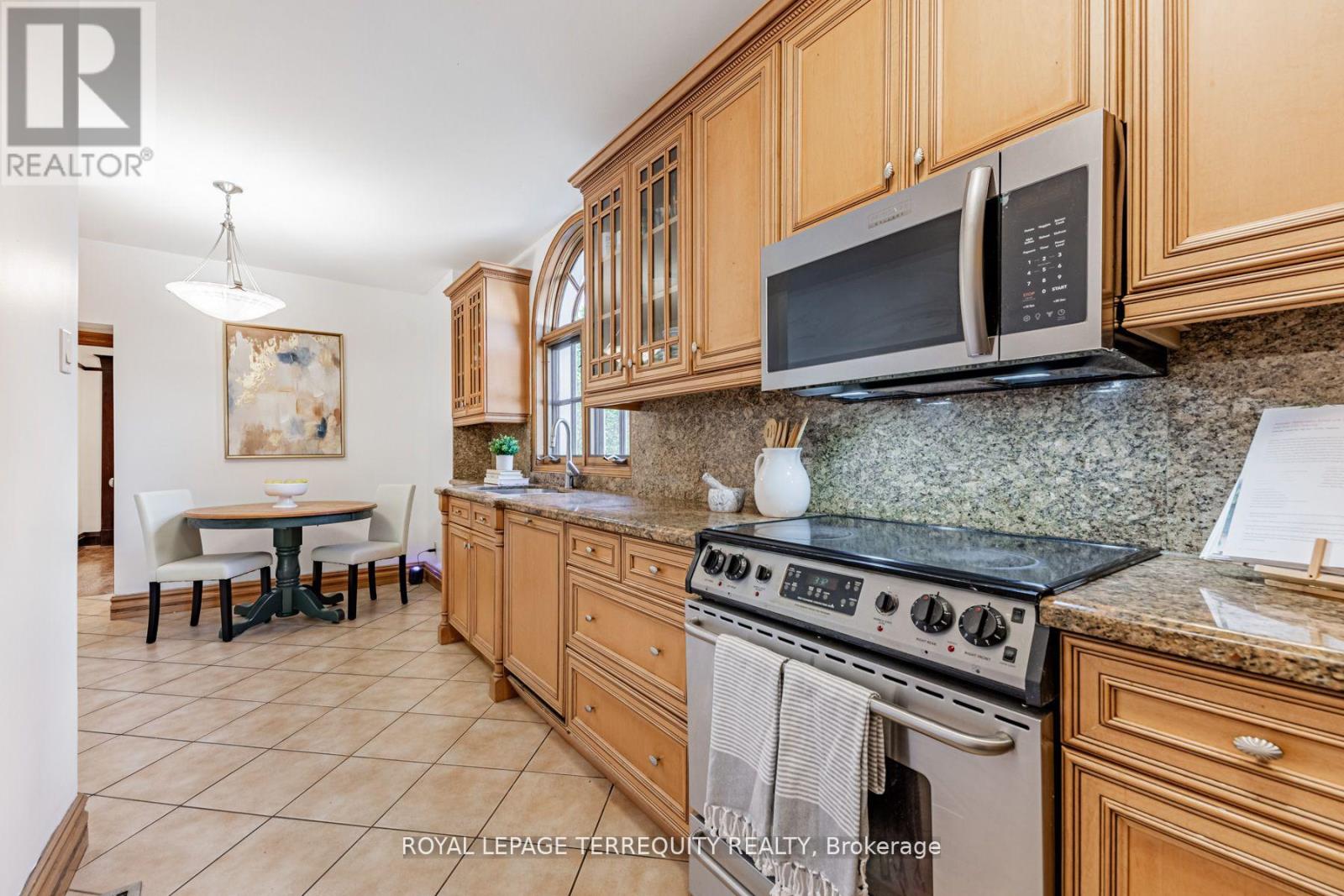 35 Joseph Street, Toronto, Ontario  M9N 2H9 - Photo 11 - W12112909