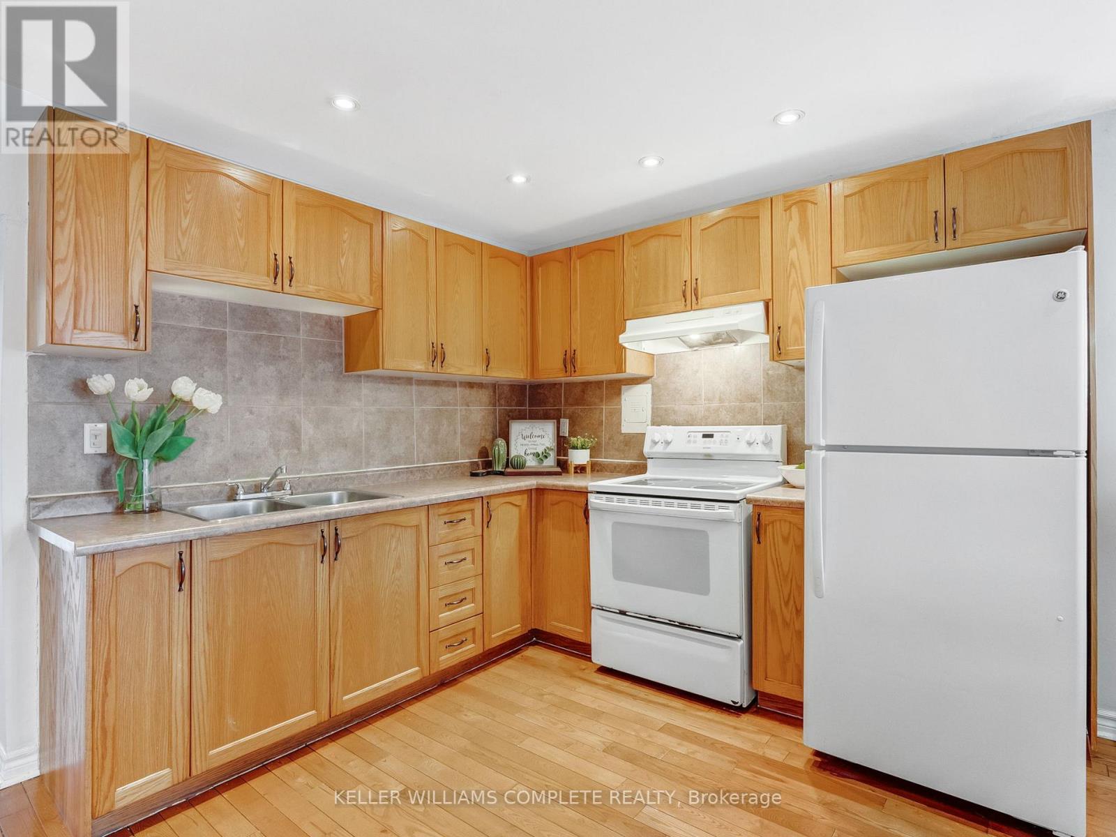 136 East 45th Street, Hamilton (Hampton Heights), Ontario  L8T 3K1 - Photo 14 - X12112817