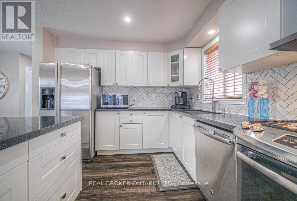 47 Olivewood Way, Cambridge, Ontario  N3C 4P1 - Photo 9 - X12112911