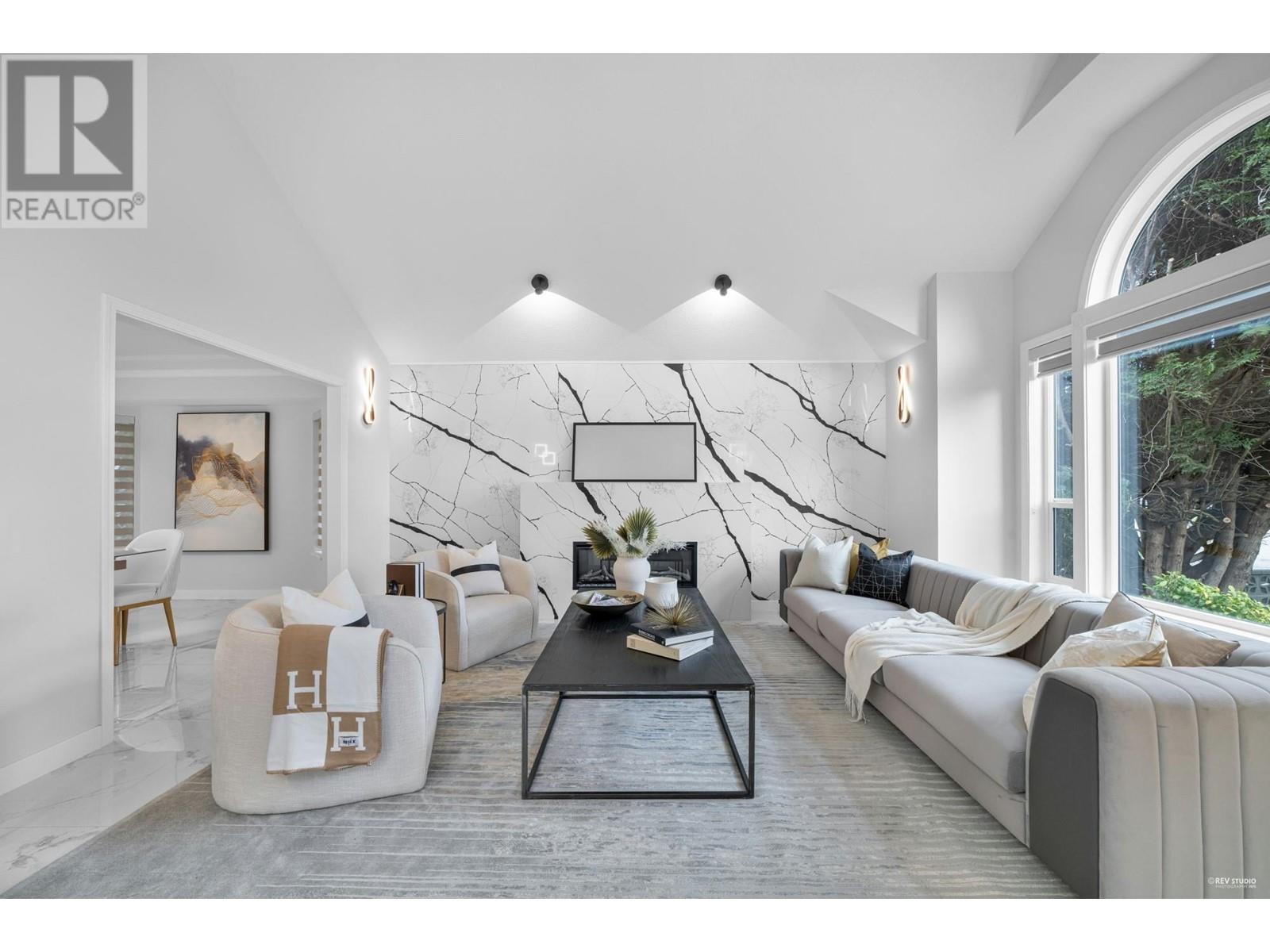 Listing Picture 4 of 39 : 9791 NO. 4 ROAD, Richmond / 烈治文 - 魯藝地產 Yvonne Lu Group - MLS Medallion Club Member