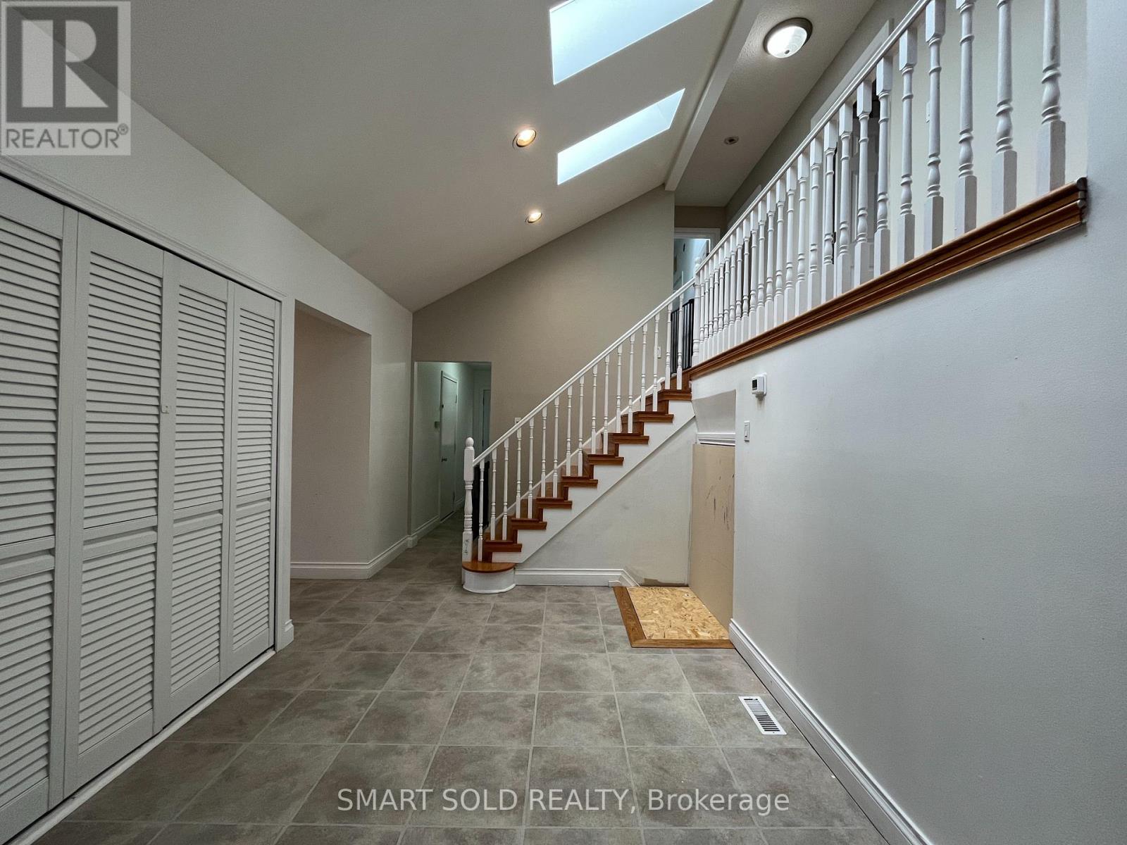 289 Plymouth Trail, Newmarket, Ontario  L3Y 6G6 - Photo 5 - N12080335