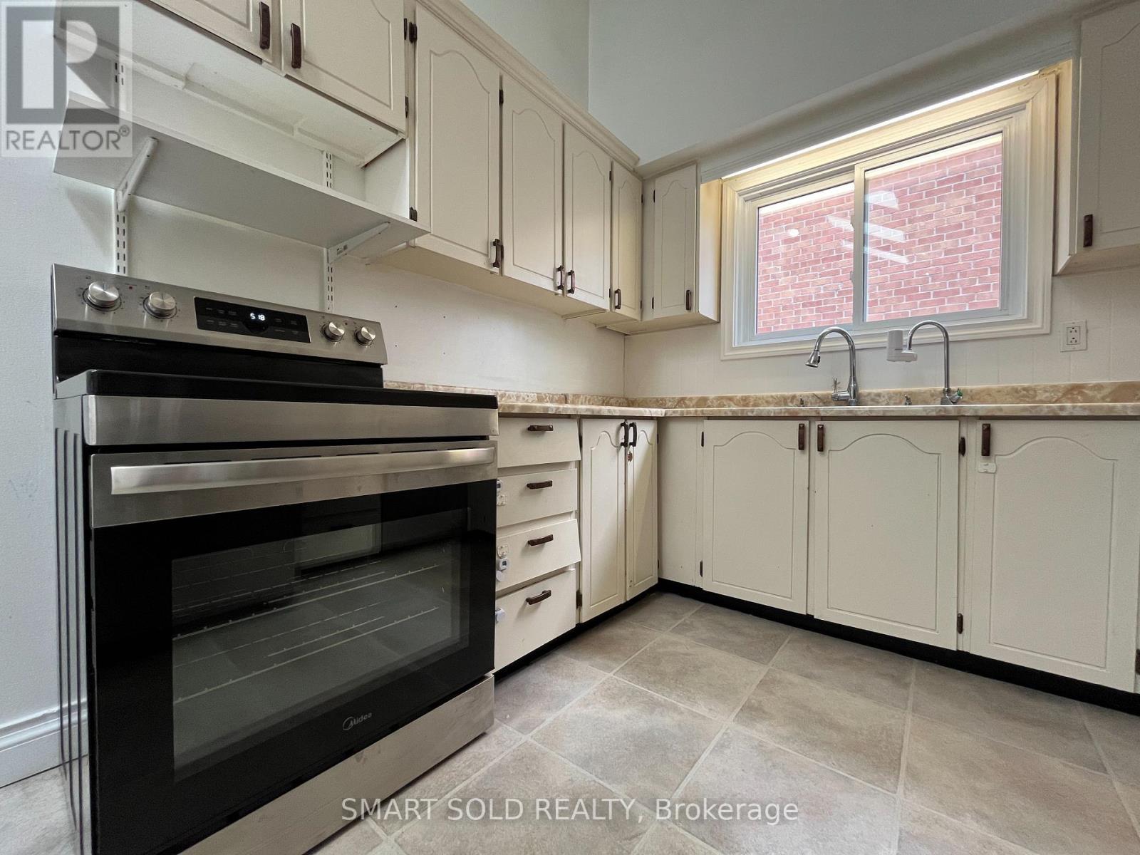 289 Plymouth Trail, Newmarket, Ontario  L3Y 6G6 - Photo 3 - N12080335