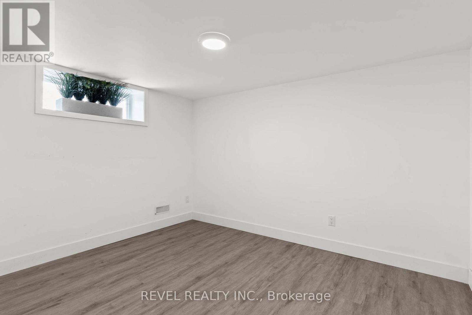 99 Wellington Street E, Barrie, Ontario  L4M 2C6 - Photo 33 - S12112856