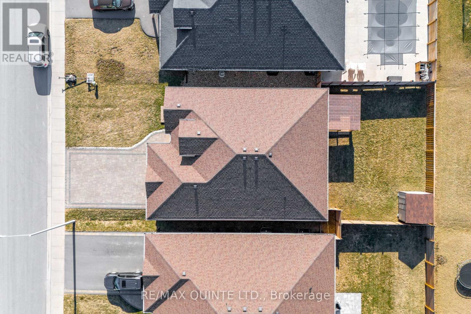Property at 18 BEL AIR CRESCENT image 3