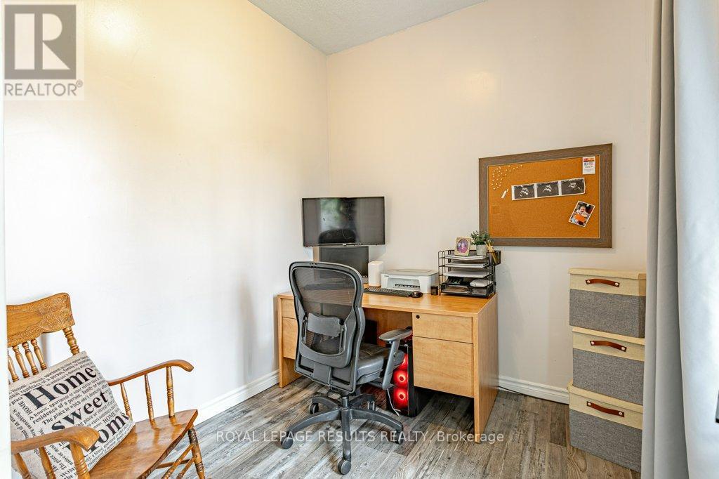 Photo 11 of 27 for 116 Hughes Street