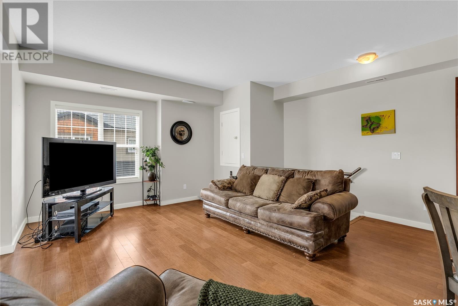 Property at 602 1015 Patrick CRESCENT image 3