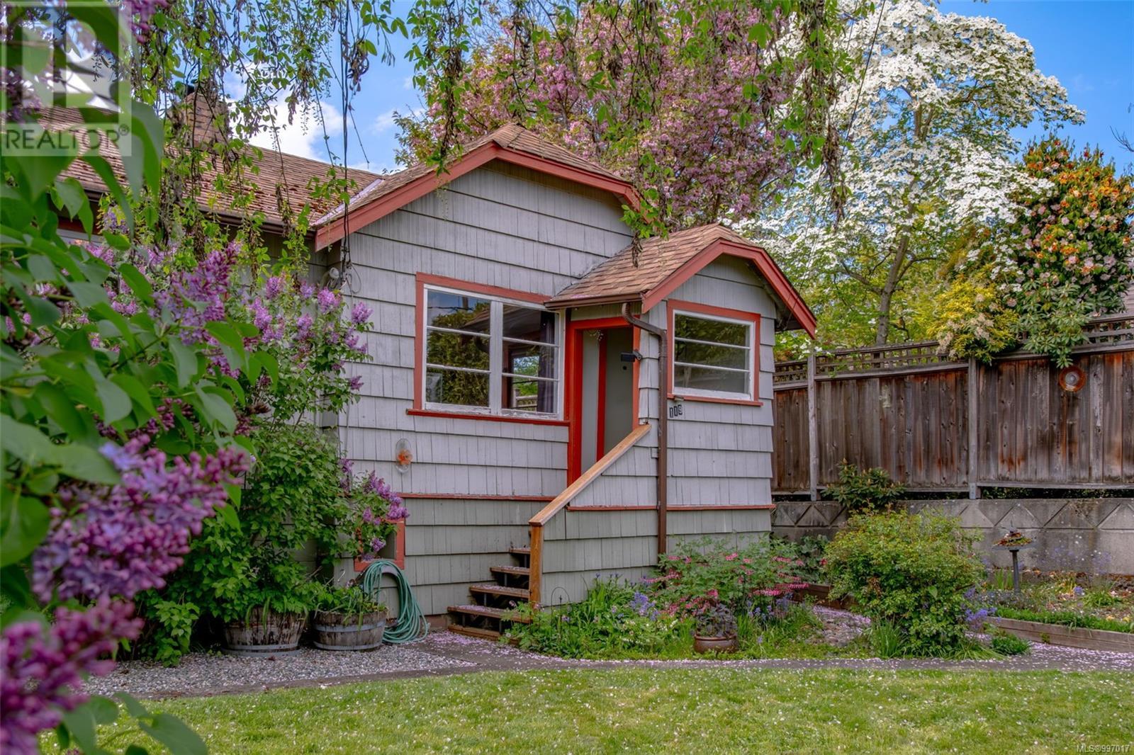Property at 119 Pine St image 1