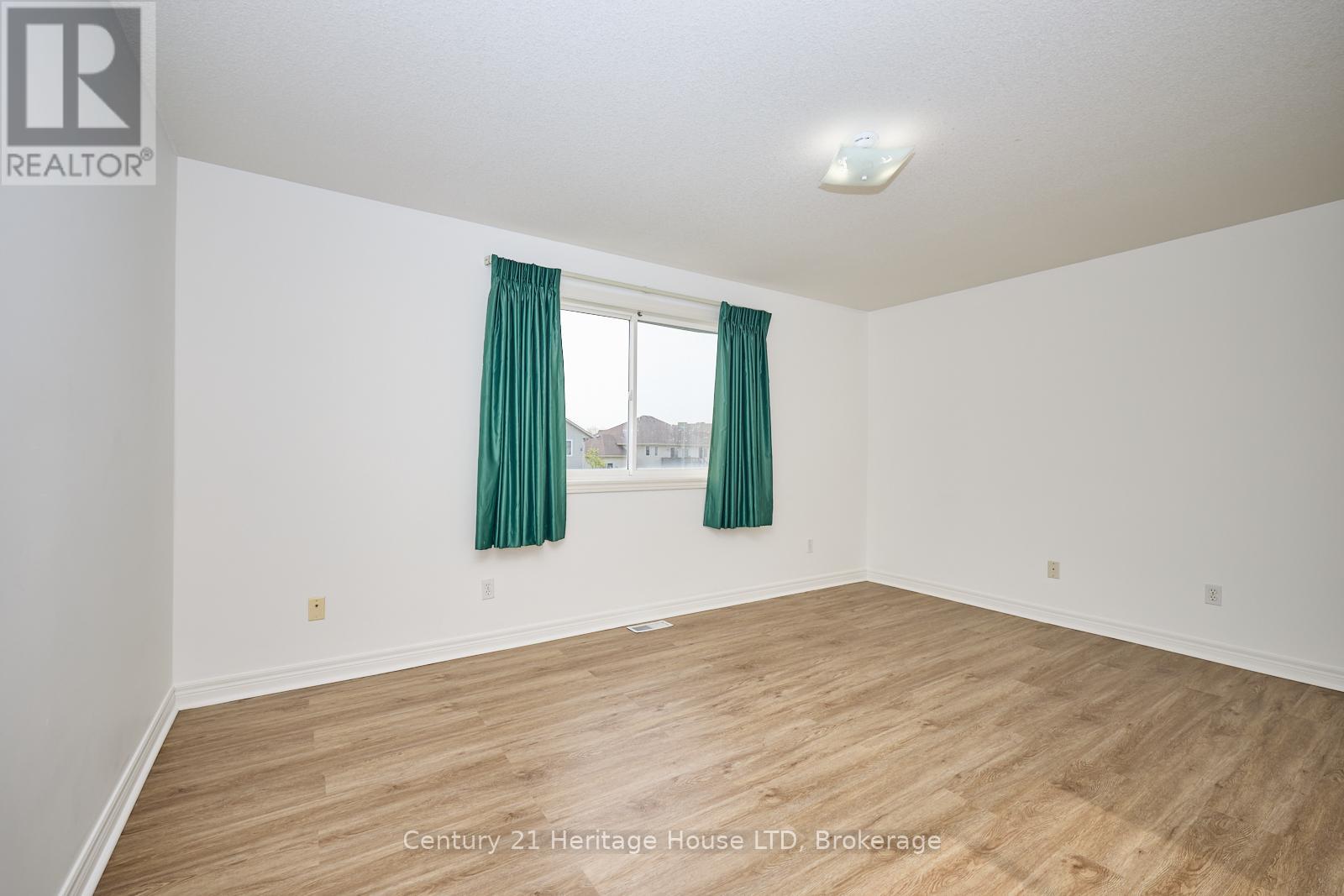 918 Concession Road, Fort Erie, Ontario  L2A 6B8 - Photo 10 - X12113077