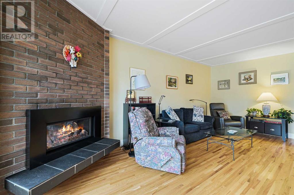 Property at 2420 54 Avenue SW image 5